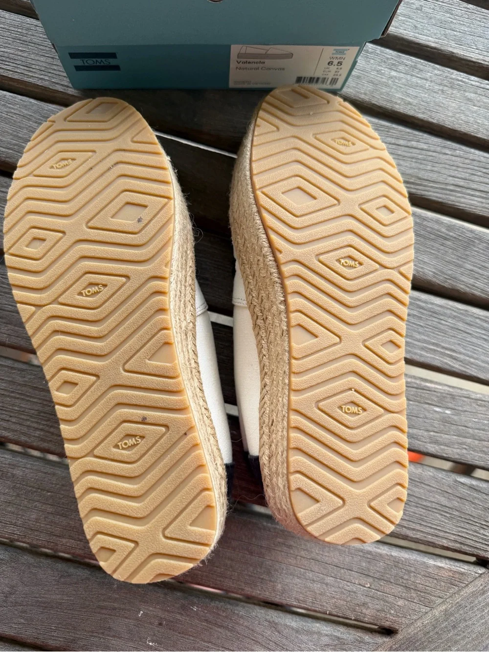 TOMS Black & Cream Valencia Scalloped Slip-On Espadrilles Size 6.5